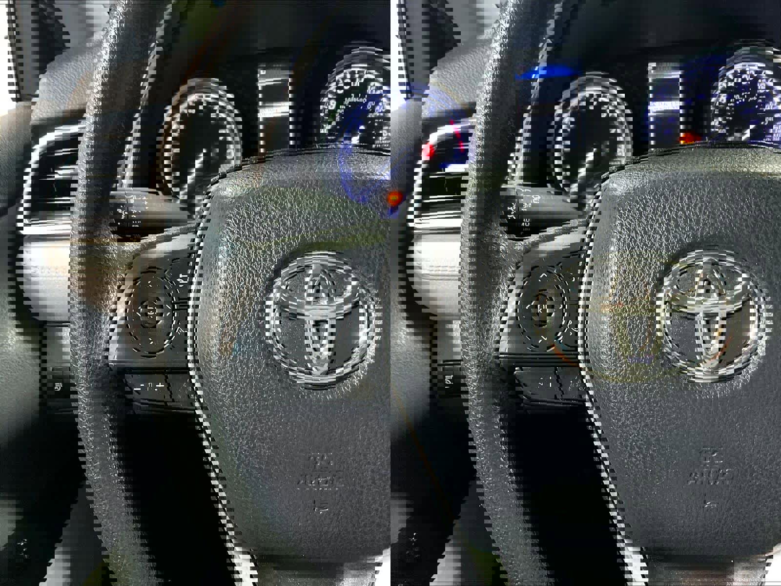 Used 2018 Toyota Camry LE image 22