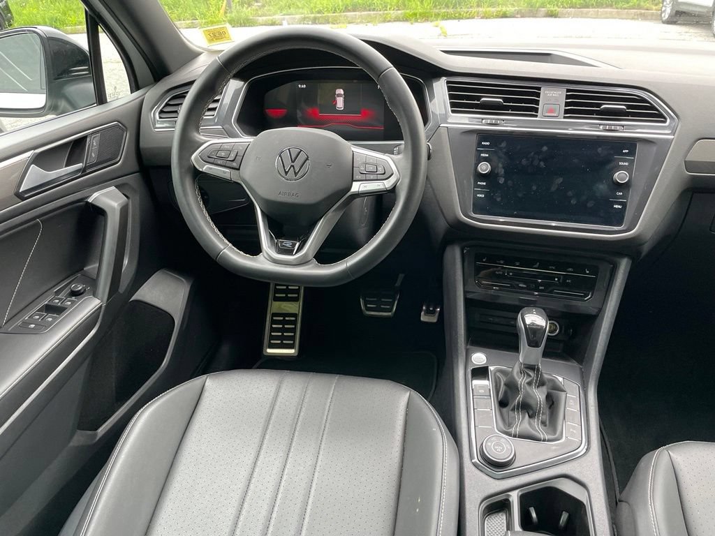 Used 2023 Volkswagen Tiguan SE R-Line AWD/4WD image 9