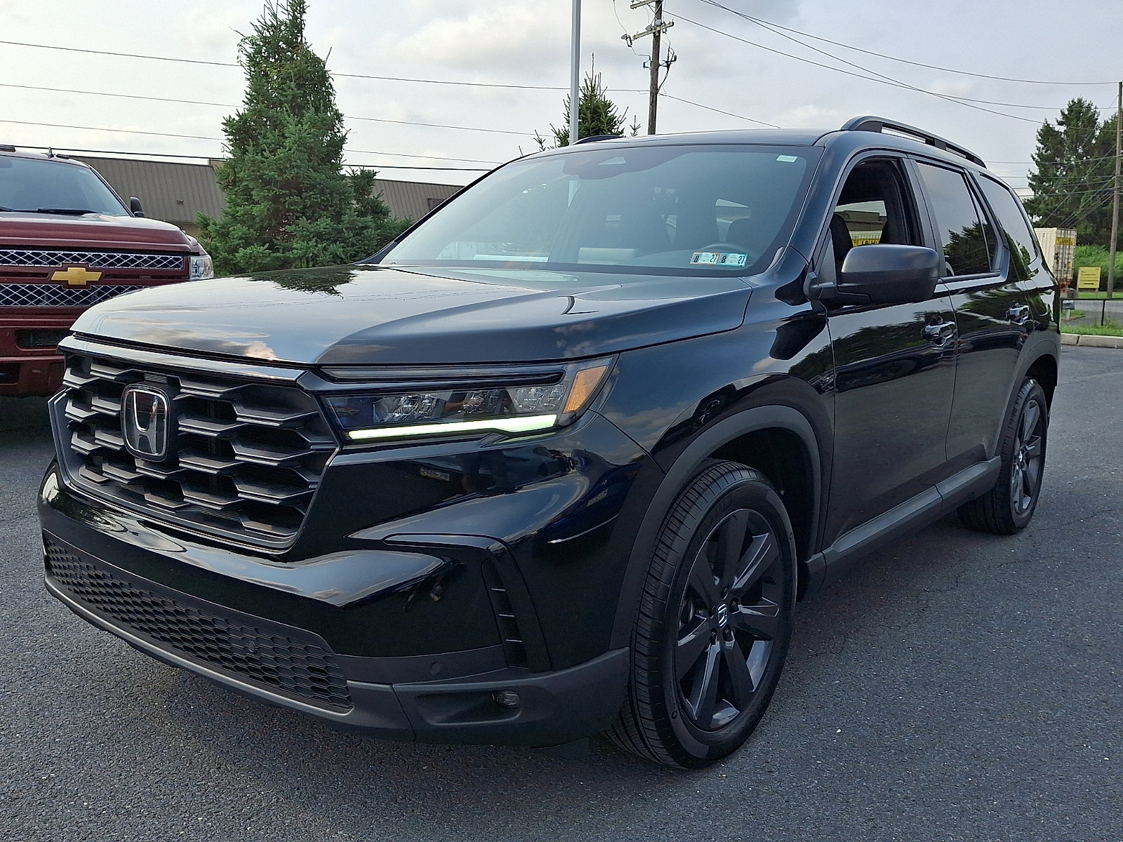 Used 2025 Honda Pilot Sport image 3
