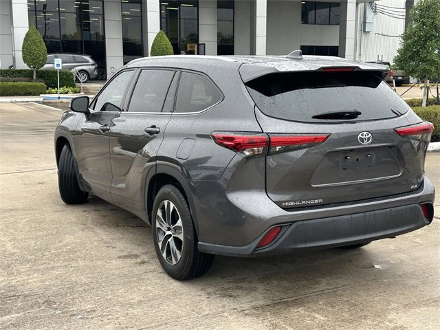 Used 2021 Toyota Highlander XLE image 7