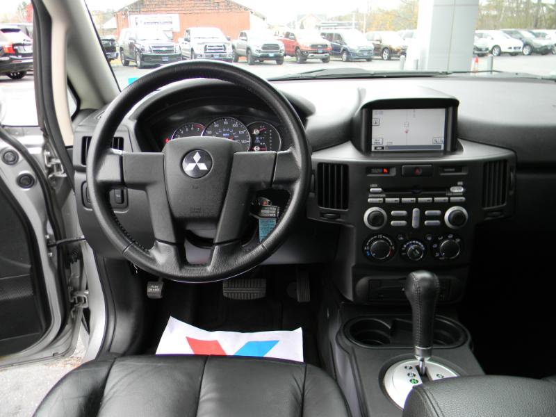 Used 2011 Mitsubishi Endeavor SE image 17