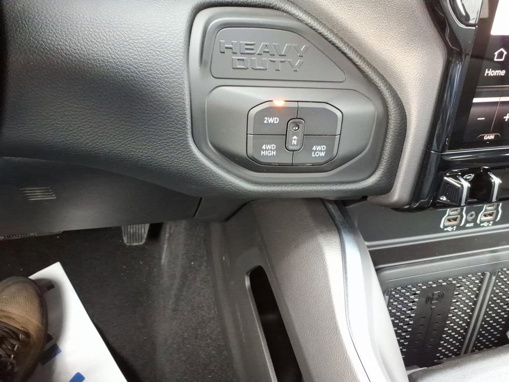 New 2026 RAM 2500 Laramie AWD/4WD image 15
