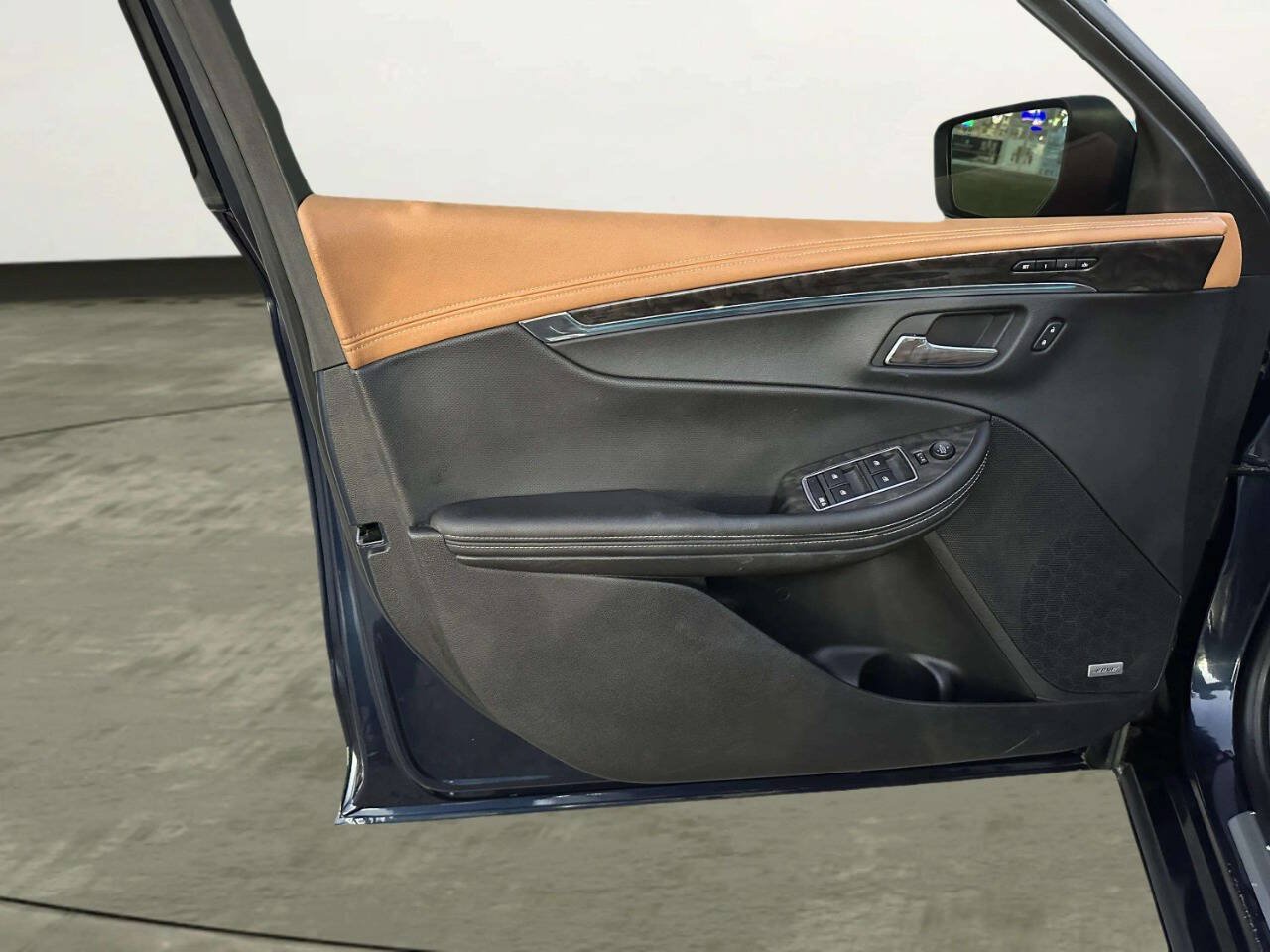Used 2015 Chevrolet Impala LTZ FWD image 9
