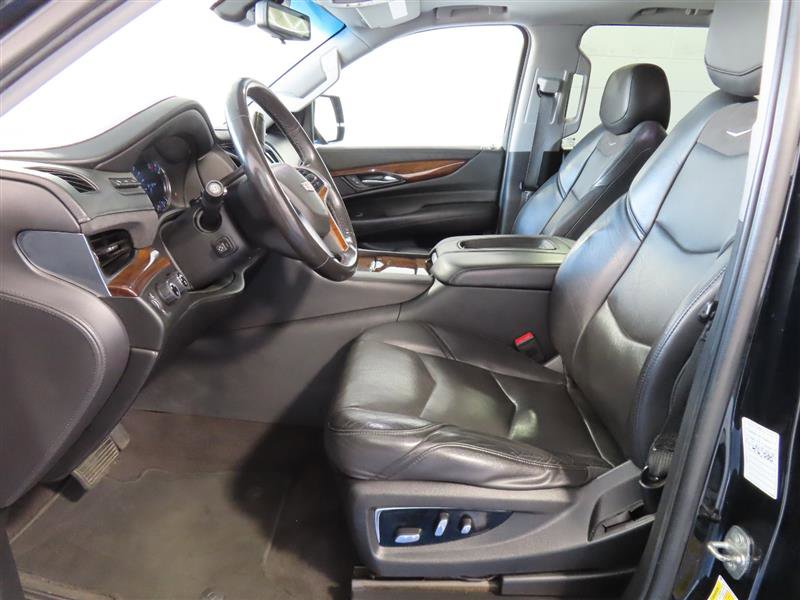 Used 2020 Cadillac Escalade Premium Luxury AWD/4WD image 17