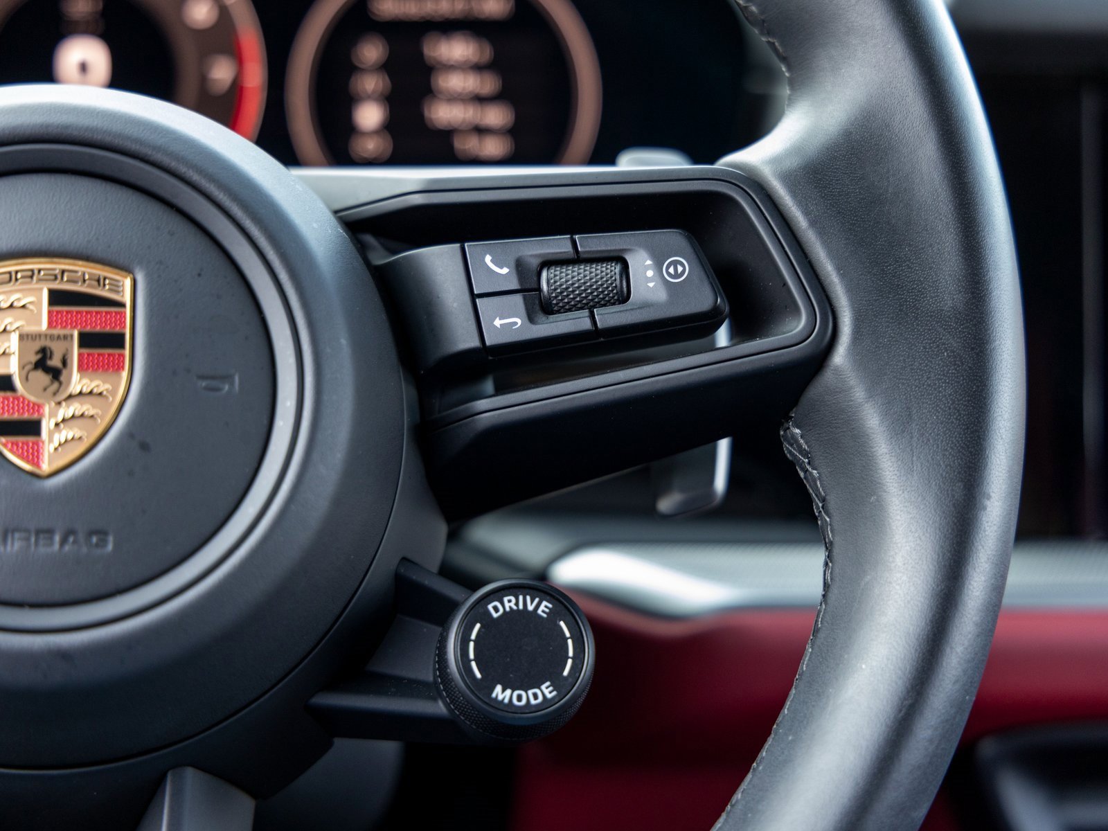 Certified 2025 Porsche Cayenne image 32