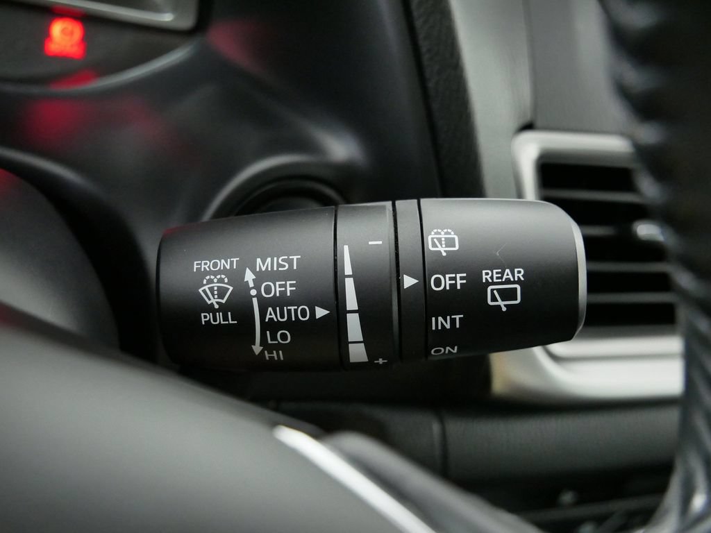 Used 2018 MAZDA MAZDA3 Touring FWD image 29