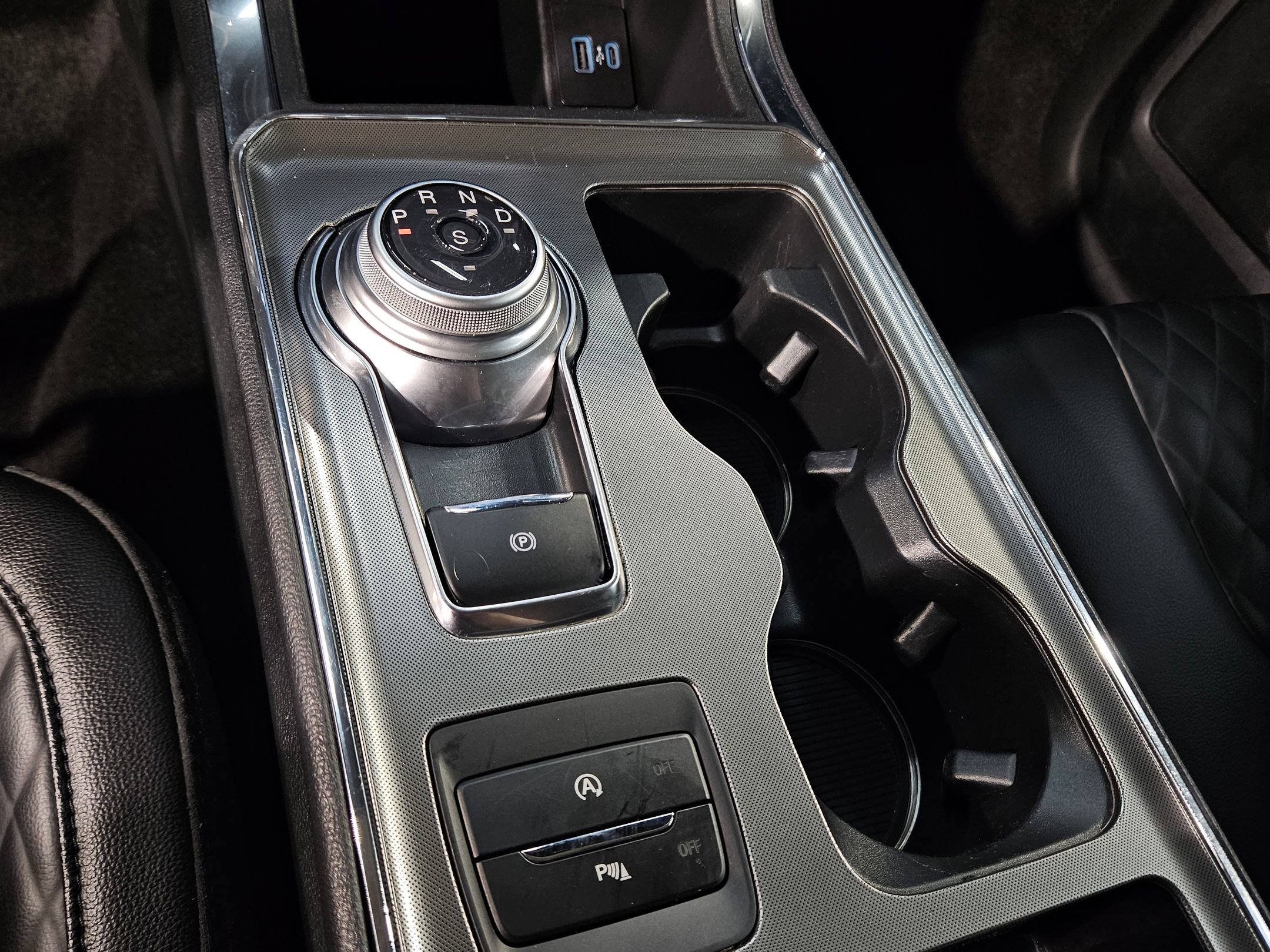 Used 2024 Ford Edge Titanium image 32