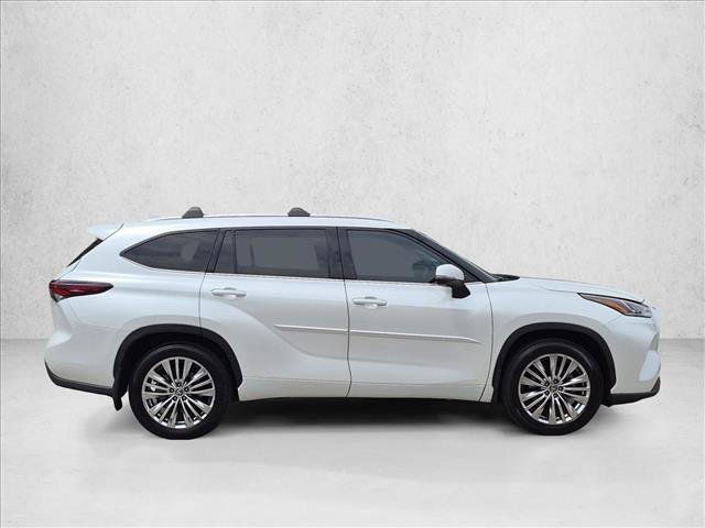 Used 2024 Toyota Highlander Platinum AWD/4WD image 4