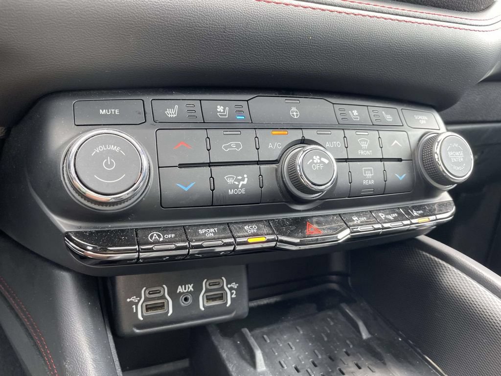 Used 2025 Dodge Durango GT AWD/4WD image 26