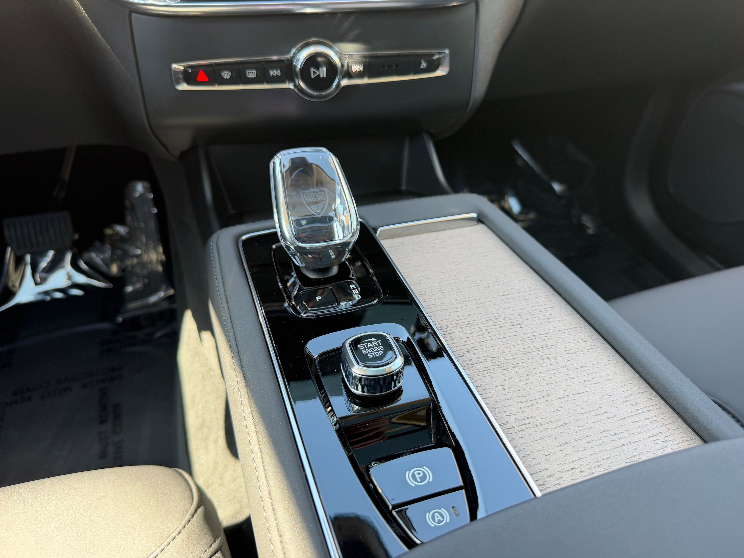 Certified 2025 Volvo XC90 B6 Plus AWD/4WD image 16