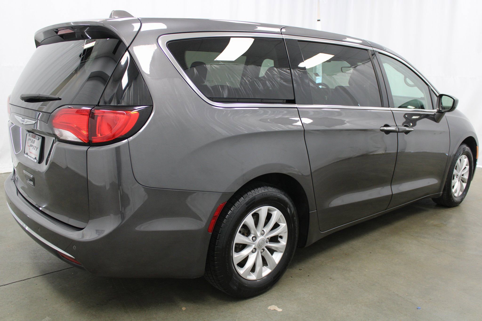 Used 2018 Chrysler Pacifica Touring Plus image 6