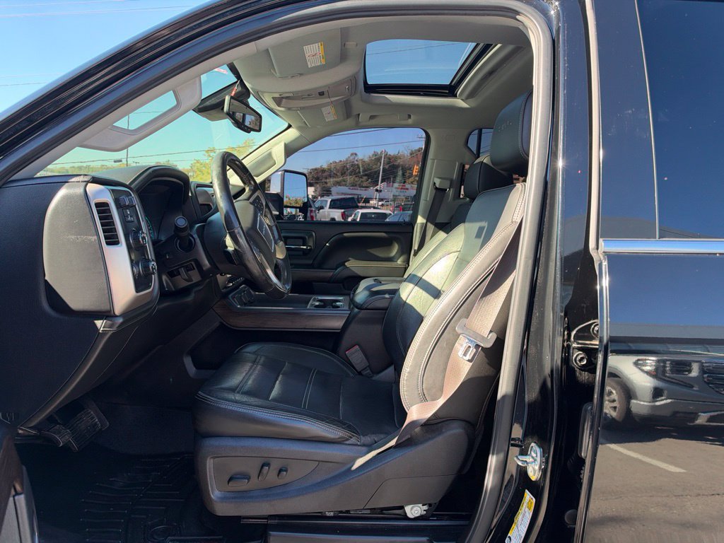 Used 2017 GMC Sierra 2500 Denali w/ Duramax Plus Package AWD/4WD image 13