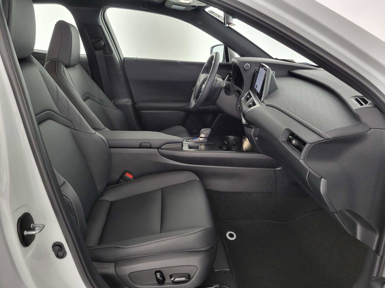 Certified 2026 Lexus UX 300h FWD image 10