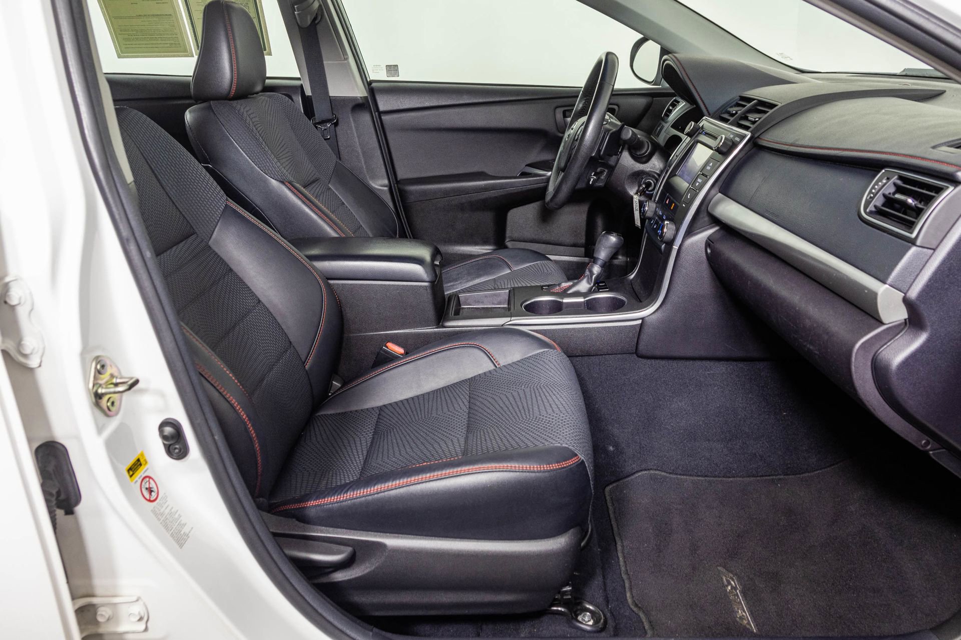 Used 2017 Toyota Camry SE FWD image 39