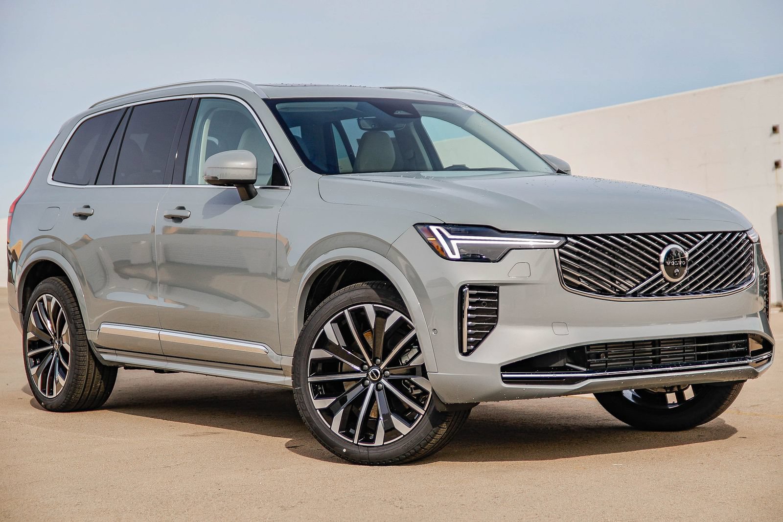 New 2026 Volvo XC90 T8 Ultra w/ Protection Package Premier
