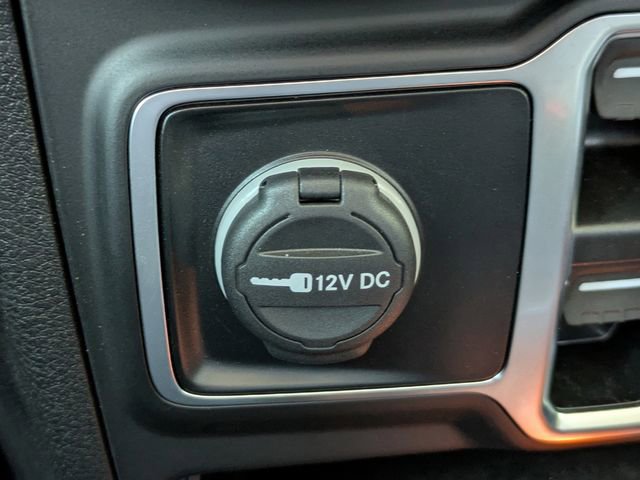 Used 2025 Jeep Wrangler Unlimited Sahara w/ Safety Group image 27