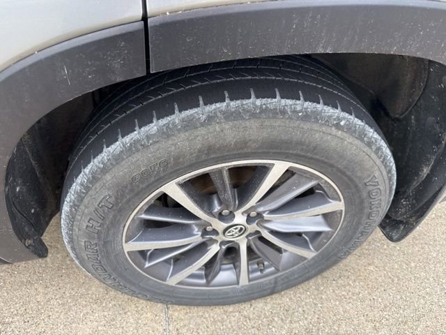 Used 2019 Toyota Highlander XLE AWD/4WD image 5