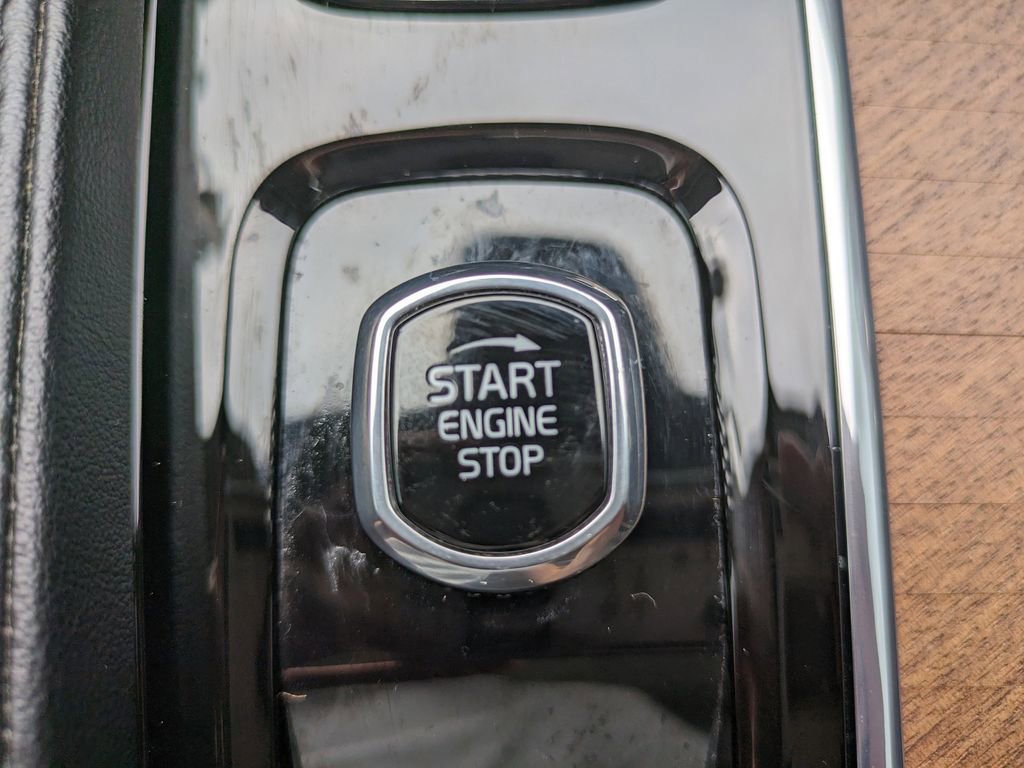 Certified 2023 Volvo XC90 T8 Plus w/ Protection Package Premier image 28