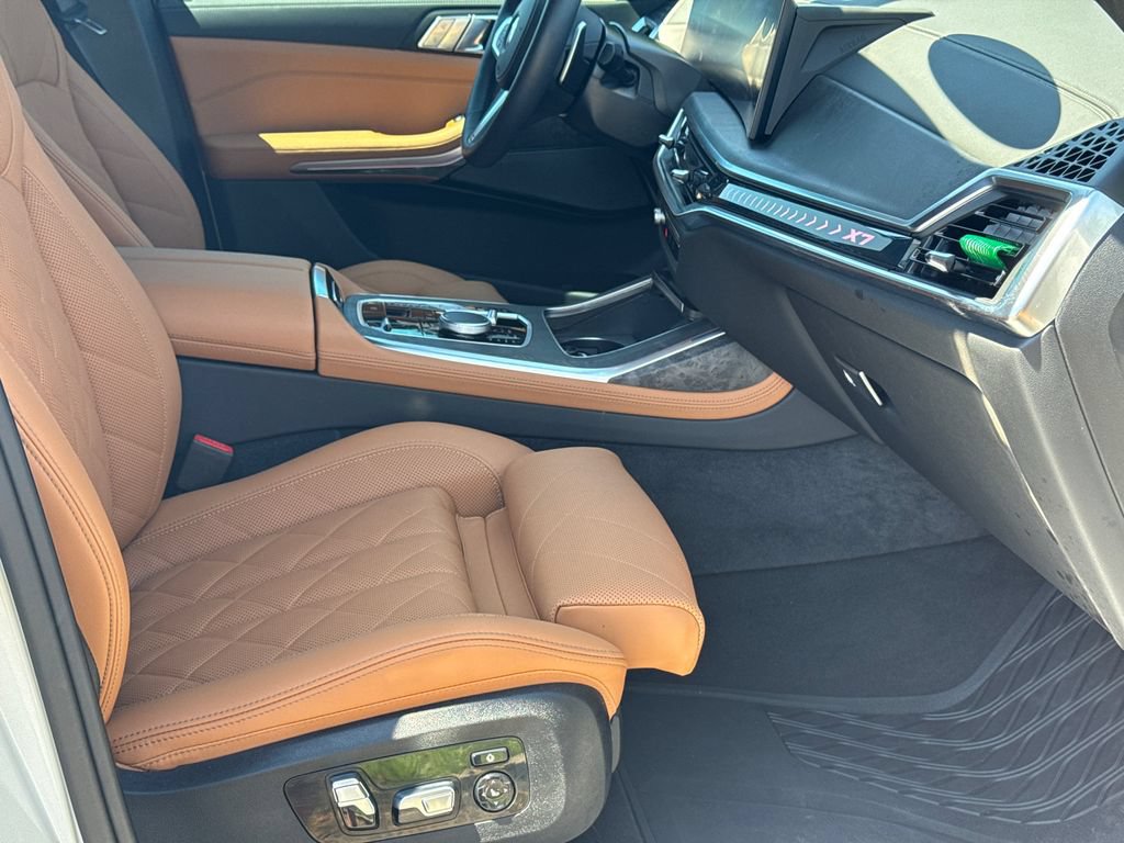 Used 2026 BMW X7 xDrive40i w/ M Sport Package AWD/4WD image 15