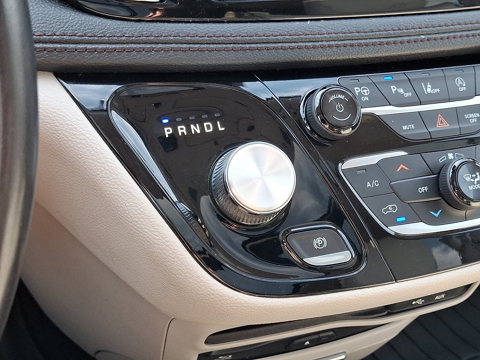 Used 2019 Chrysler Pacifica Limited w/ Advanced Safetytec Group FWD image 20