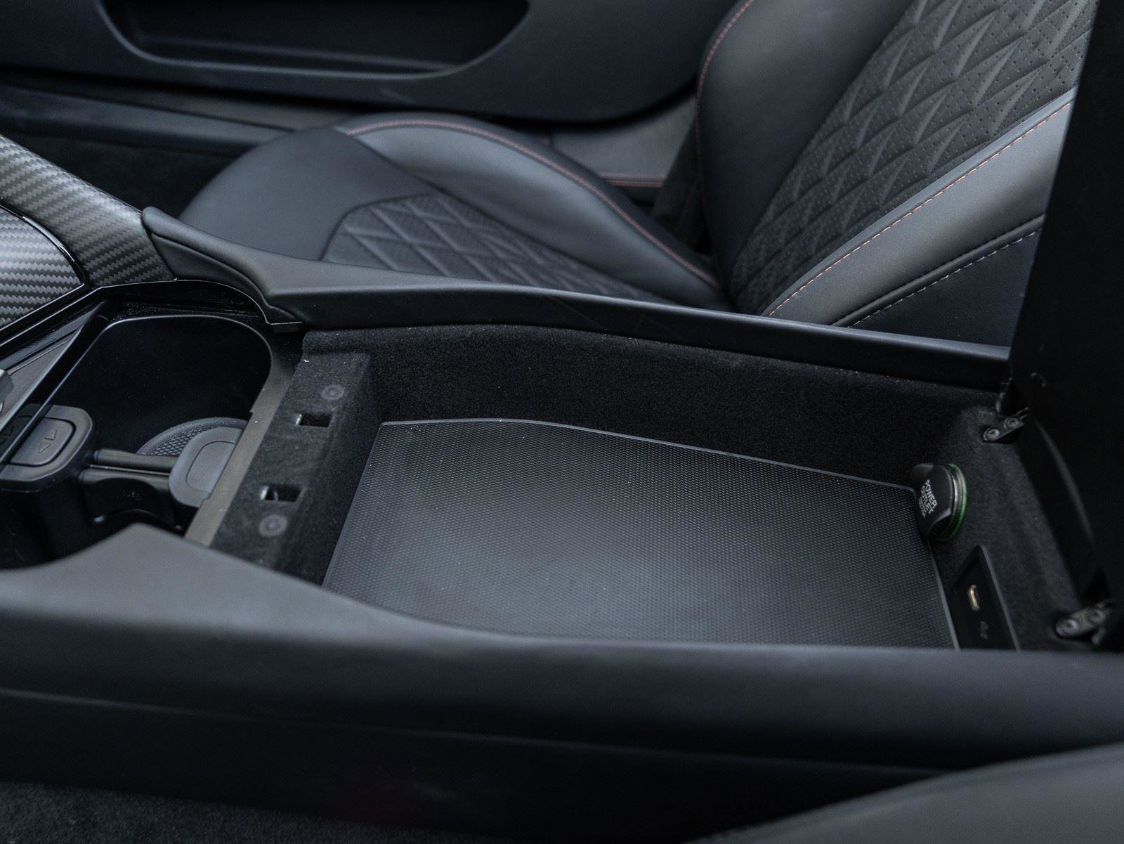 Used 2024 Aston Martin DB12 Convertible image 52