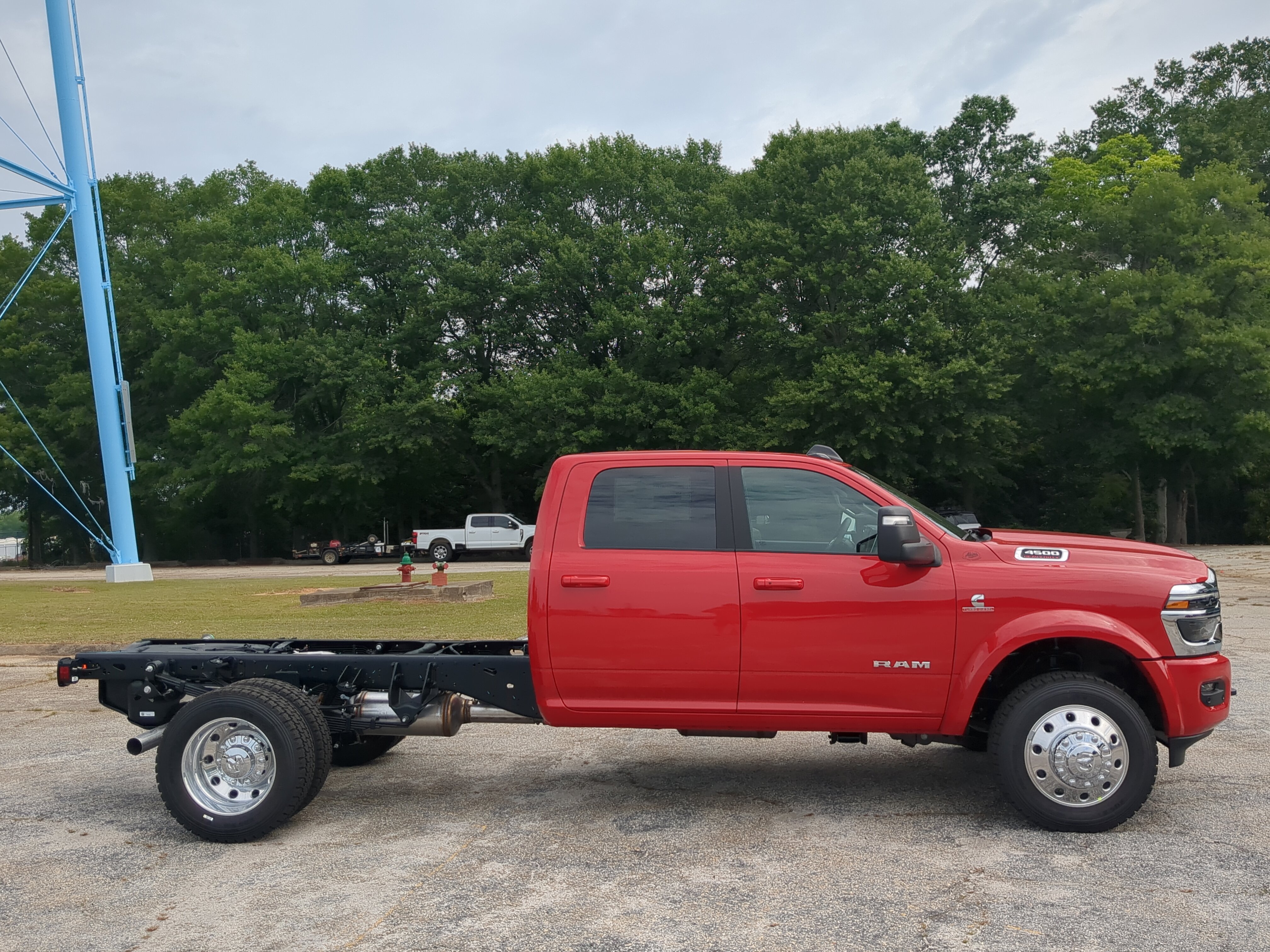 New 2026 RAM 4500 4x4 Crew Cab DRW image 2