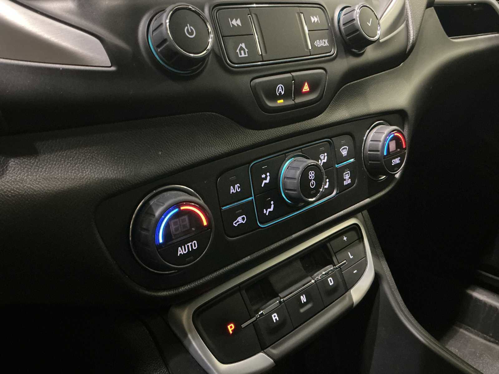 Used 2022 GMC Terrain SLT image 14