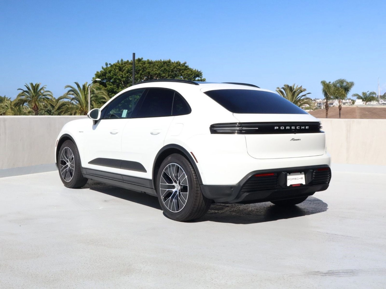 Certified 2025 Porsche Macan Electric RWD image 3