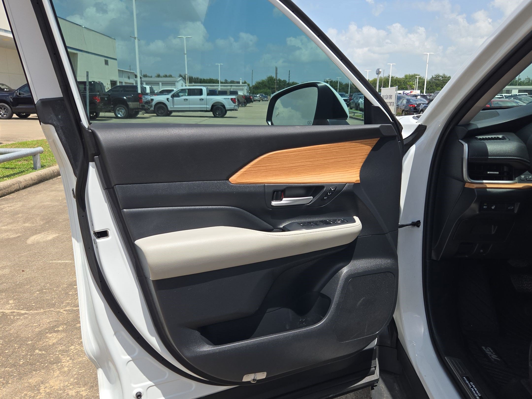 Used 2025 Toyota Grand Highlander FWD image 14