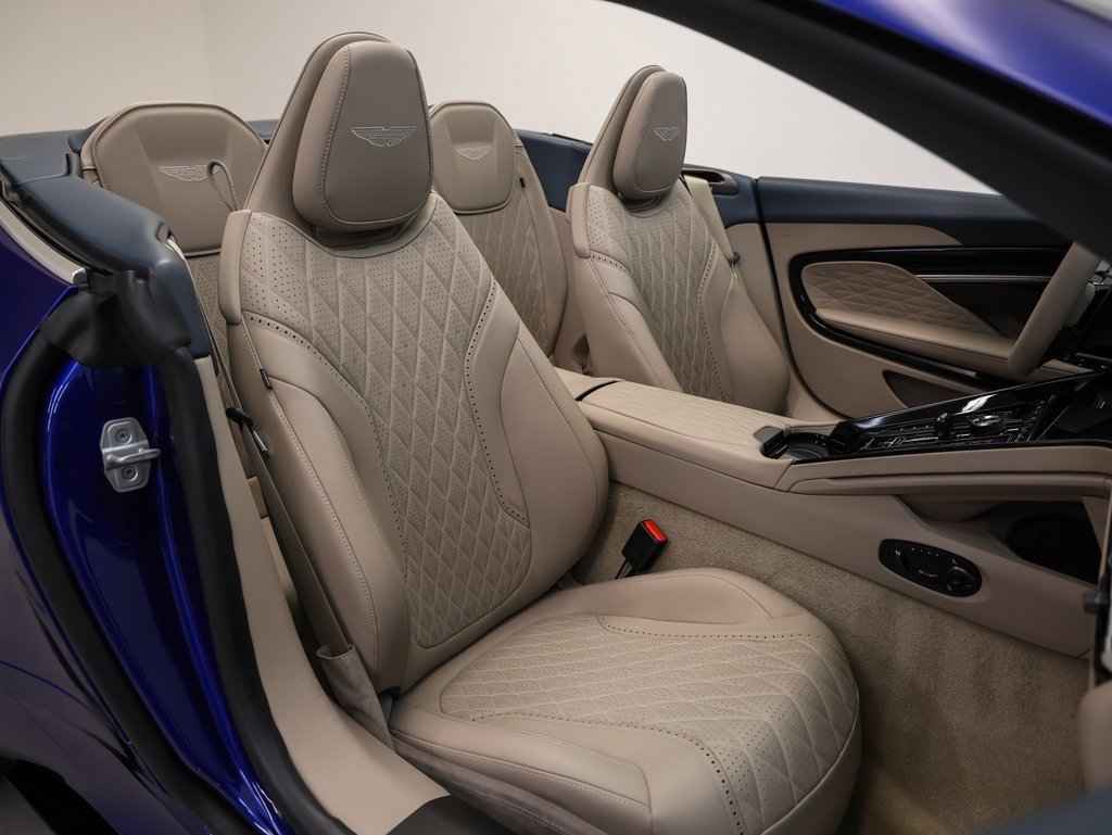 Used 2024 Aston Martin DB12 Convertible image 3
