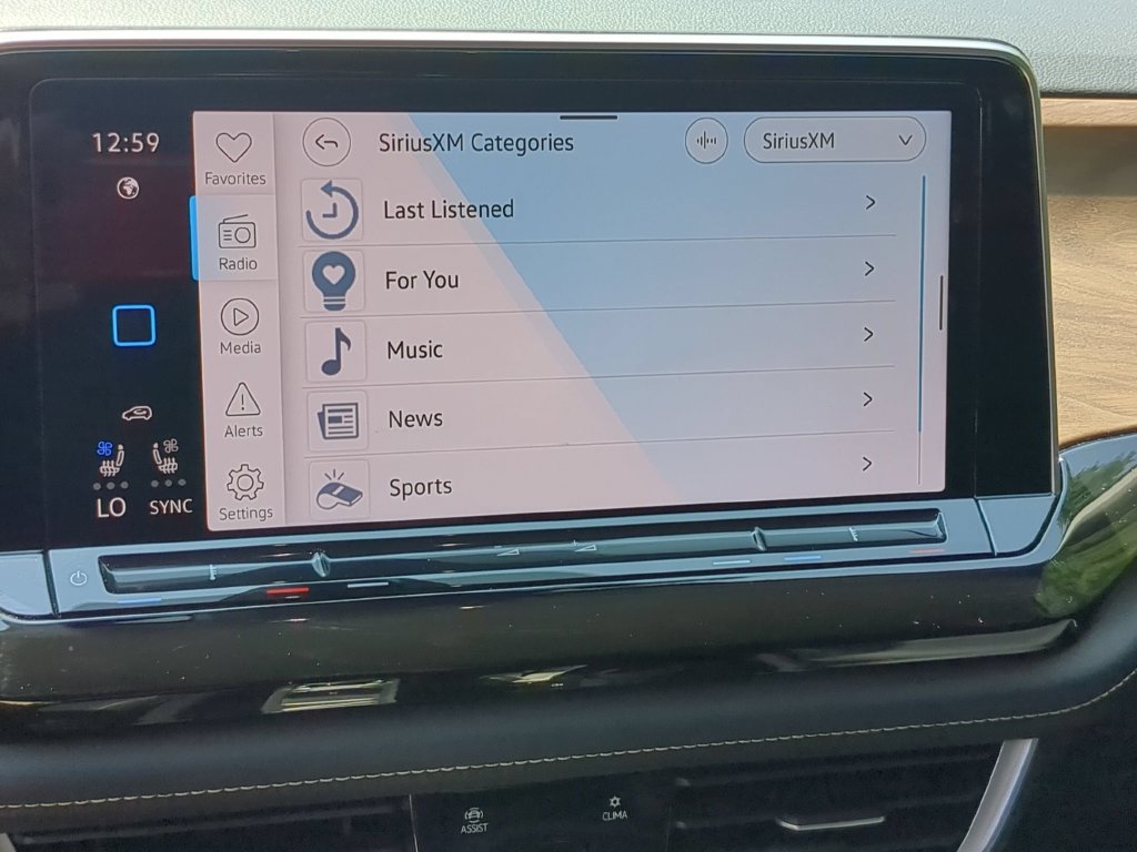 Used 2025 Volkswagen Atlas SE FWD image 18