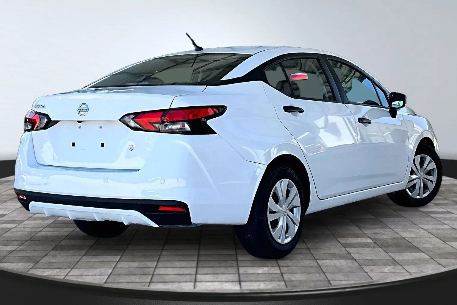 Used 2025 Nissan Versa S FWD image 6