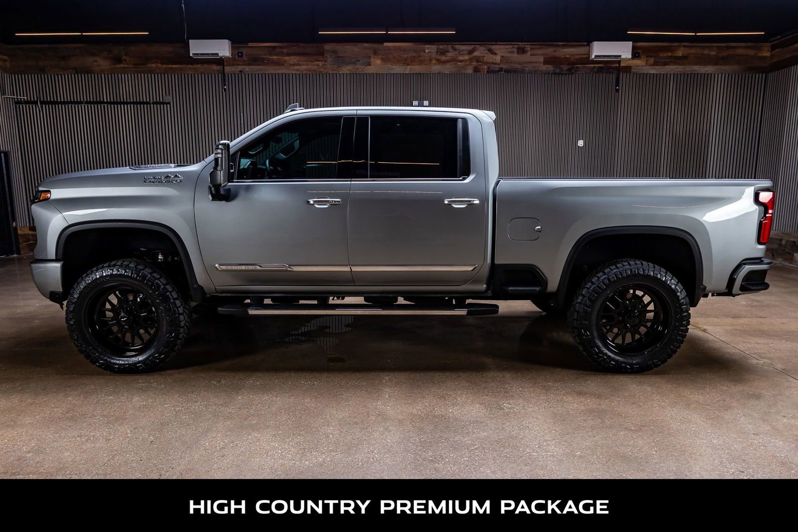 Used 2024 Chevrolet Silverado 2500 High Country w/ High Country Premium Package AWD/4WD image 6