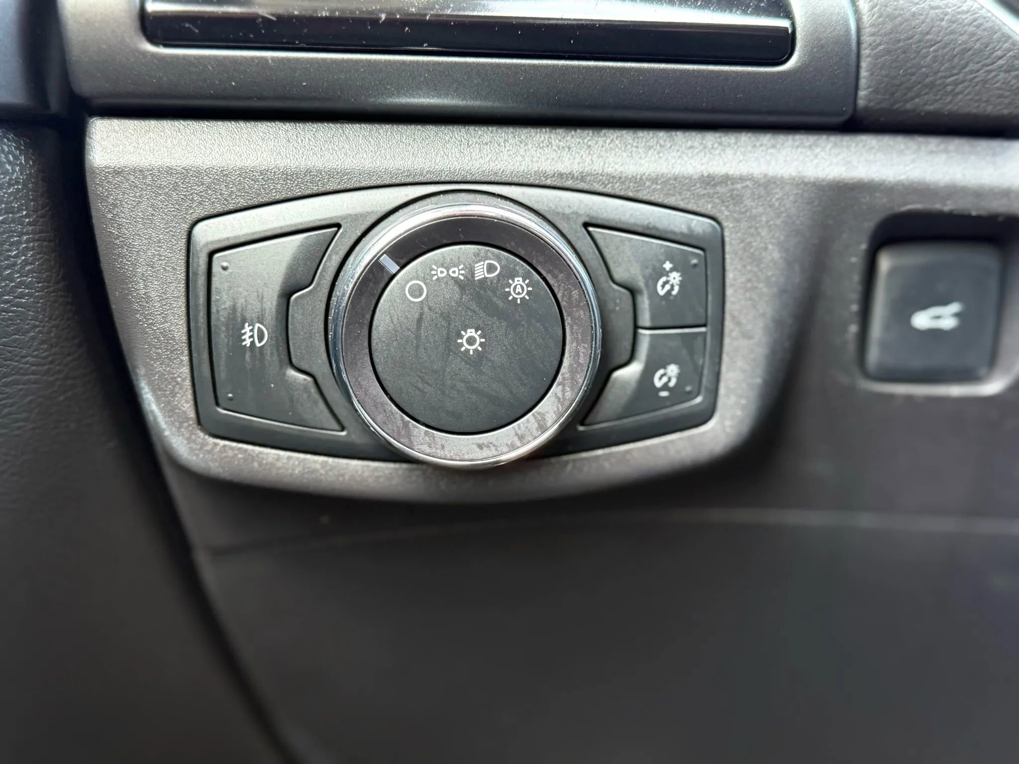 Used 2014 Ford Fusion SE image 14