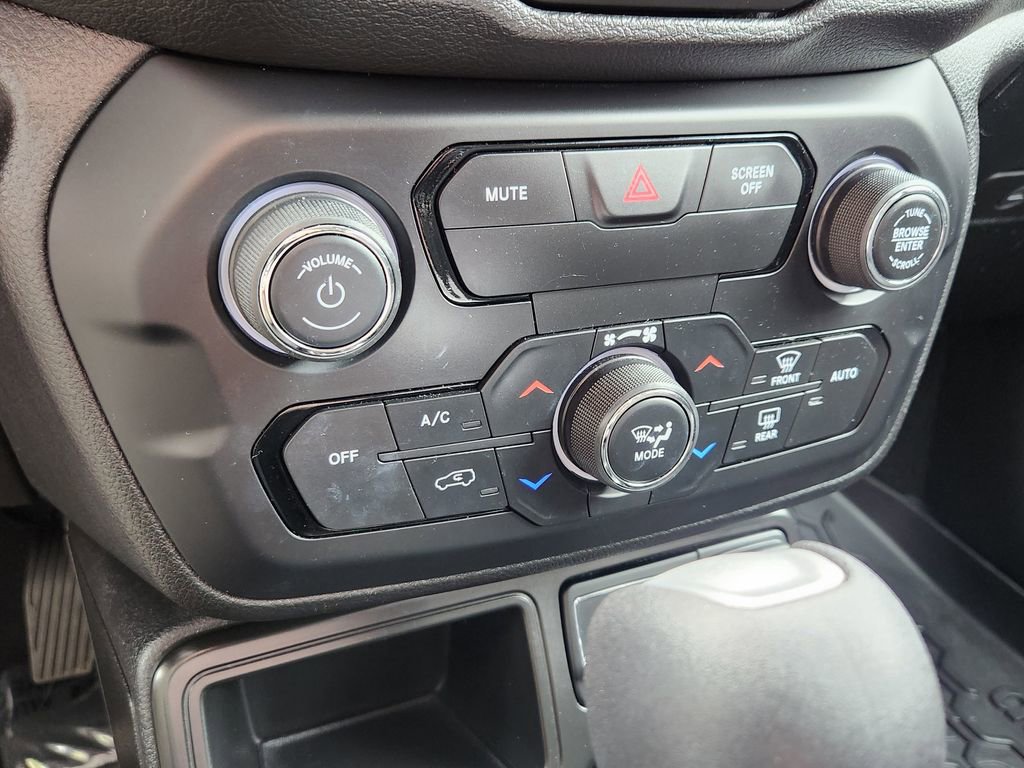 Used 2018 Jeep Renegade Altitude w/ Safety & Security Group FWD image 8