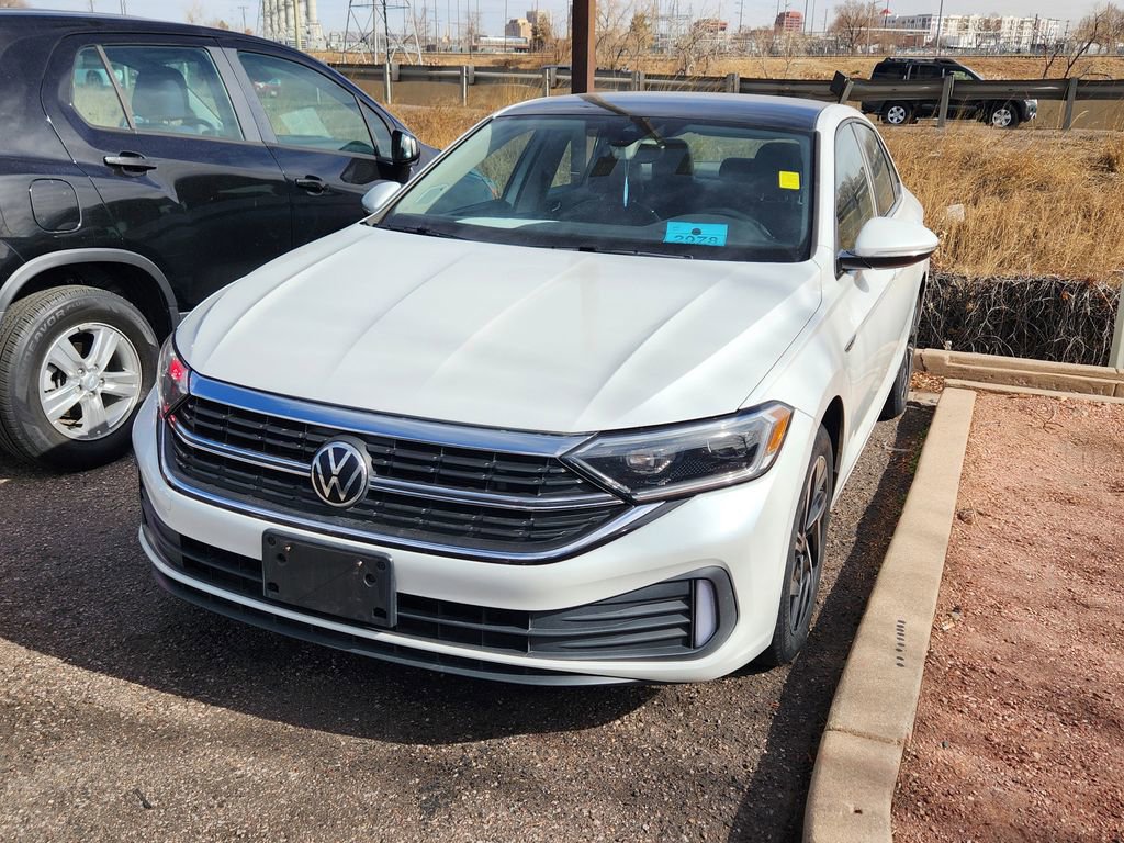 Used 2022 Volkswagen Jetta SEL image 3