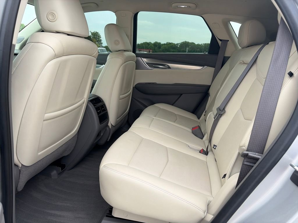 Used 2020 Cadillac XT5 Premium Luxury w/ LPO, Floor Liner Package FWD image 27