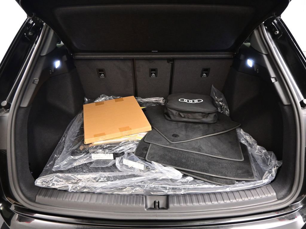 Used 2024 Audi Q4 e-tron Premium Plus w/ Premium Plus image 41
