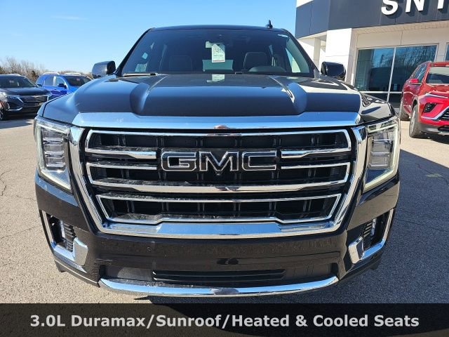 Used 2023 GMC Yukon XL SLT w/ SLT Premium Package image 3