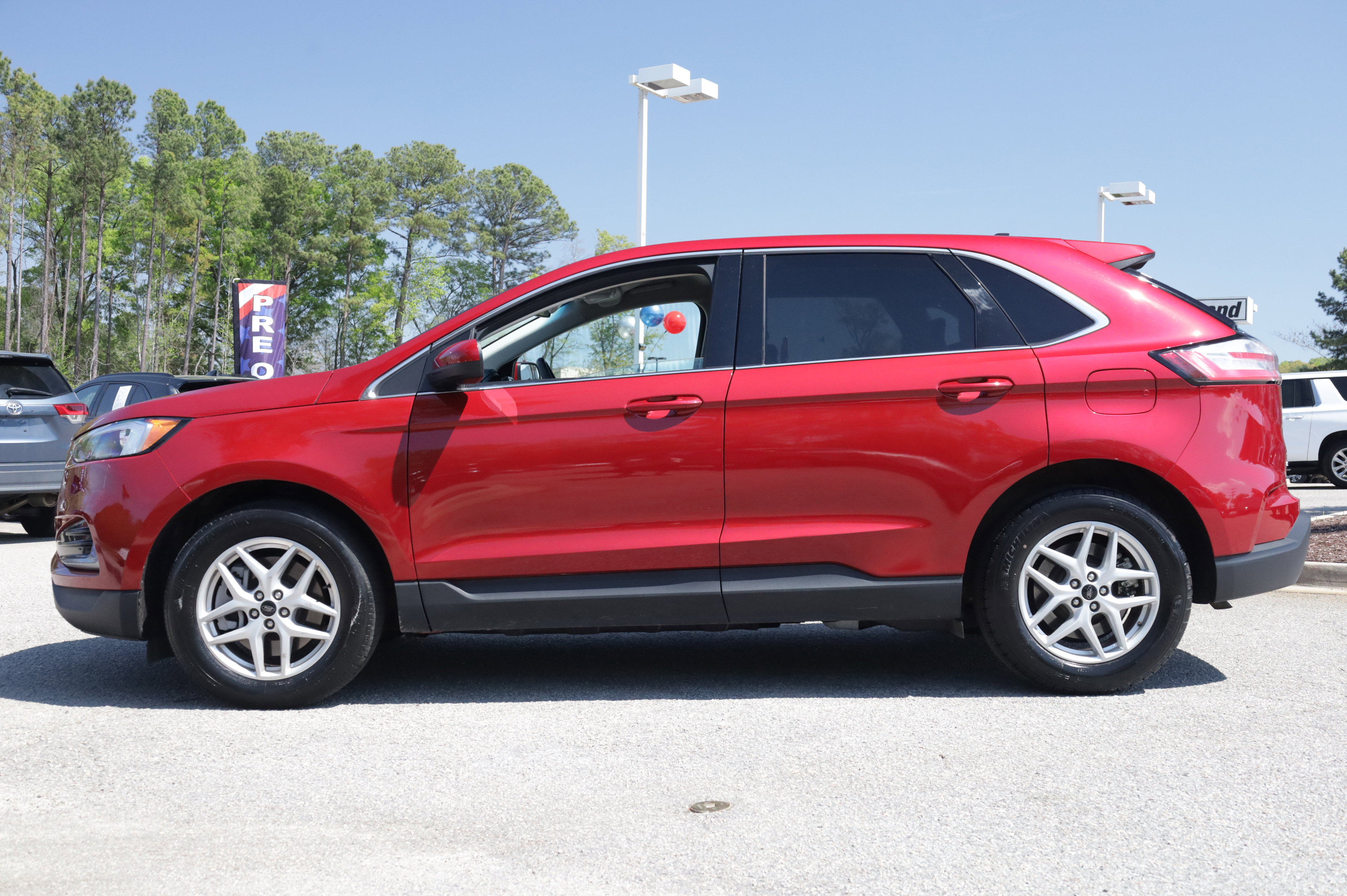 Used 2024 Ford Edge SEL image 2