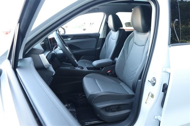 New 2025 Volkswagen Tiguan SE image 8