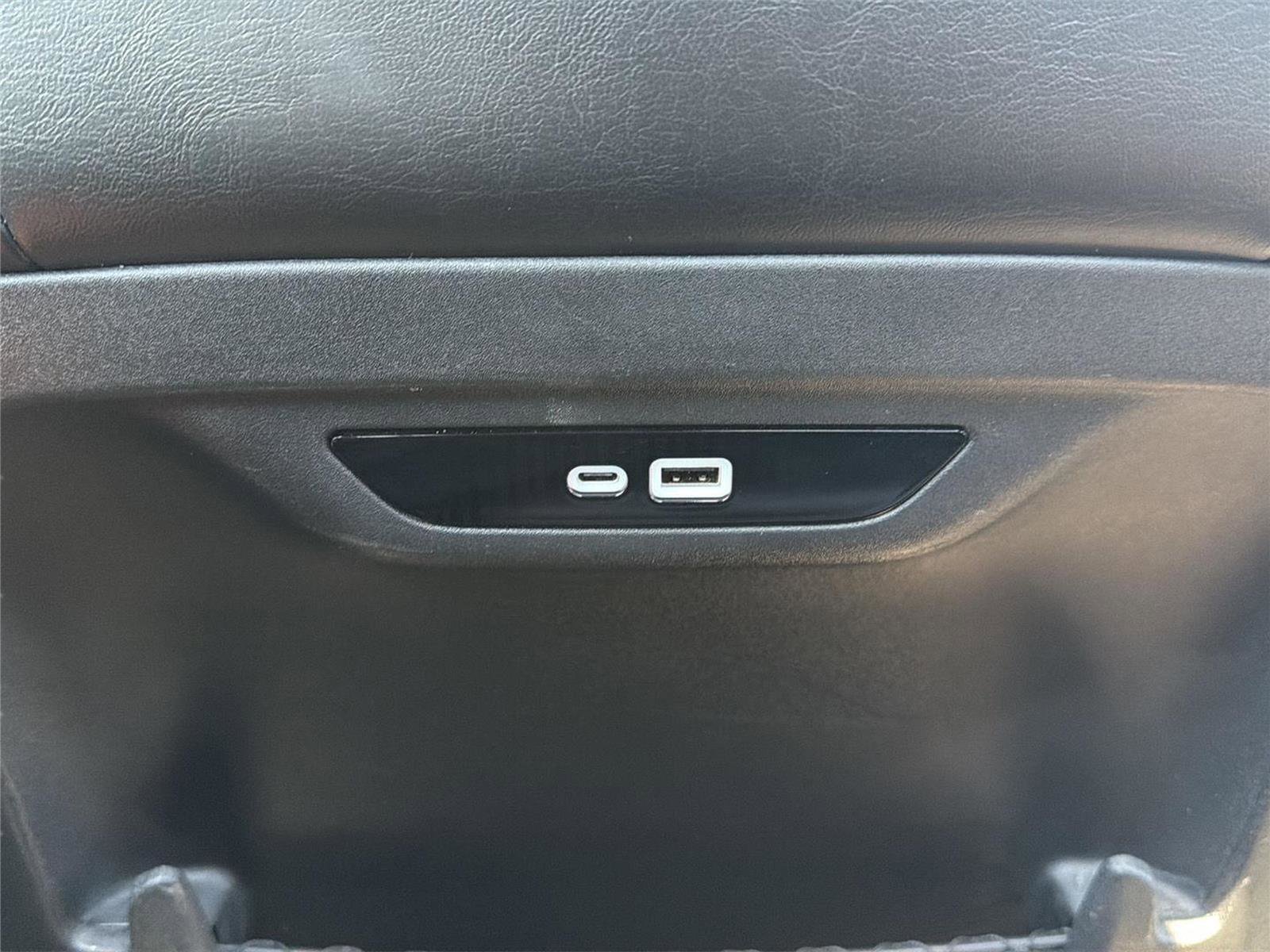 Used 2025 Chrysler Pacifica Limited FWD image 29
