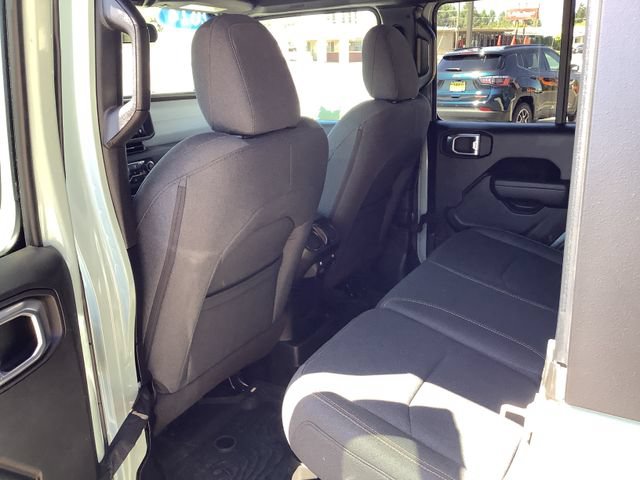 Used 2024 Jeep Wrangler Unlimited AWD/4WD image 23
