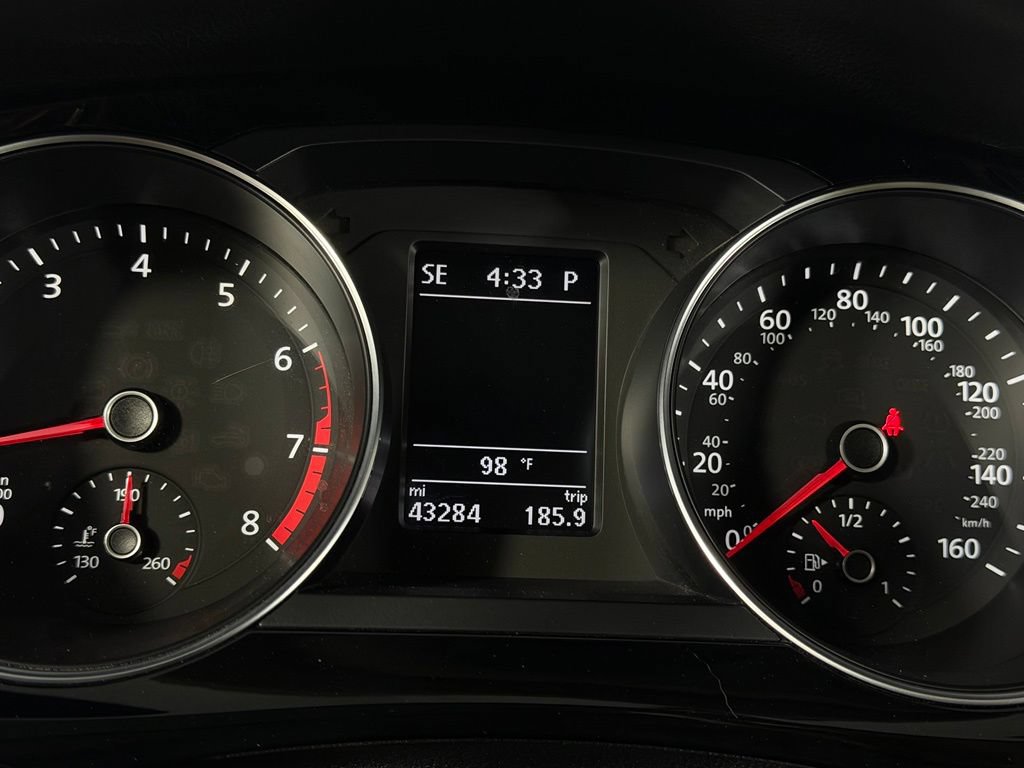 Used 2018 Volkswagen Jetta SEL FWD image 16
