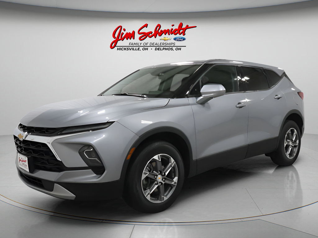 Used 2025 Chevrolet Blazer LT AWD/4WD image 2