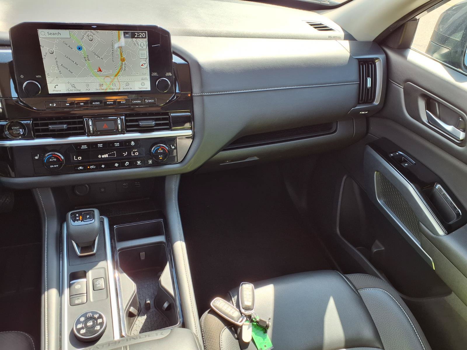 Used 2025 Nissan Pathfinder SL AWD/4WD image 4