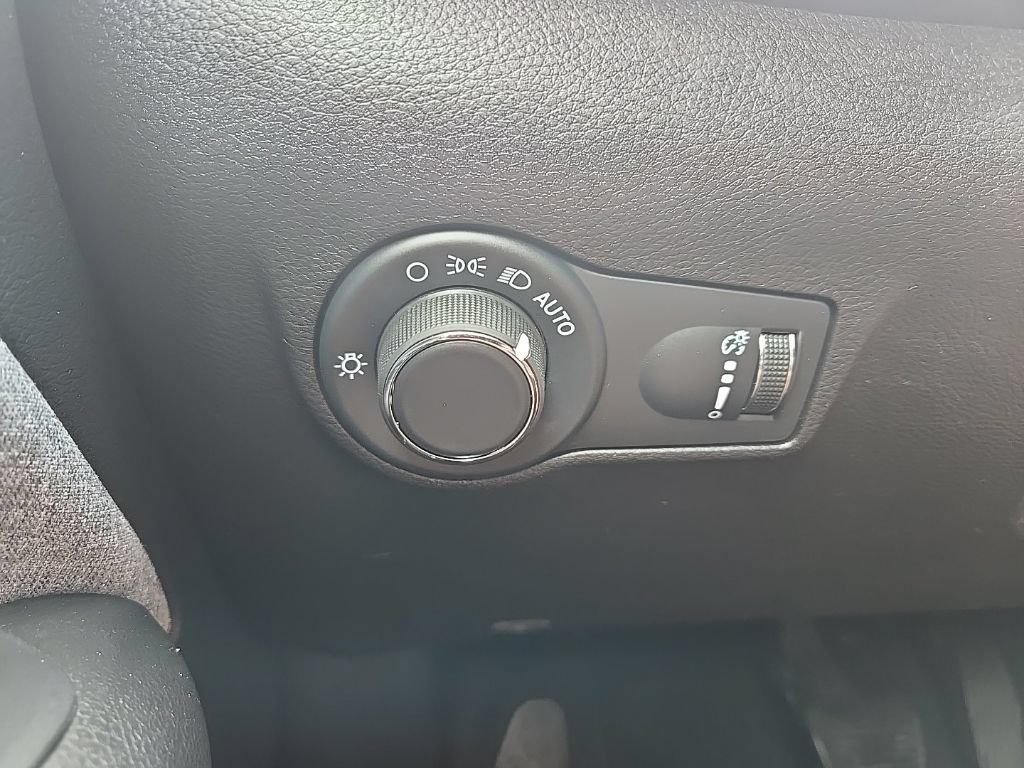 Used 2024 Jeep Compass Sport AWD/4WD image 40