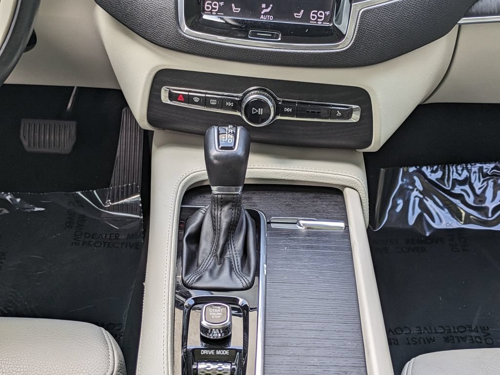Used 2020 Volvo XC90 T5 Momentum w/ Protection Package Premier AWD/4WD image 17