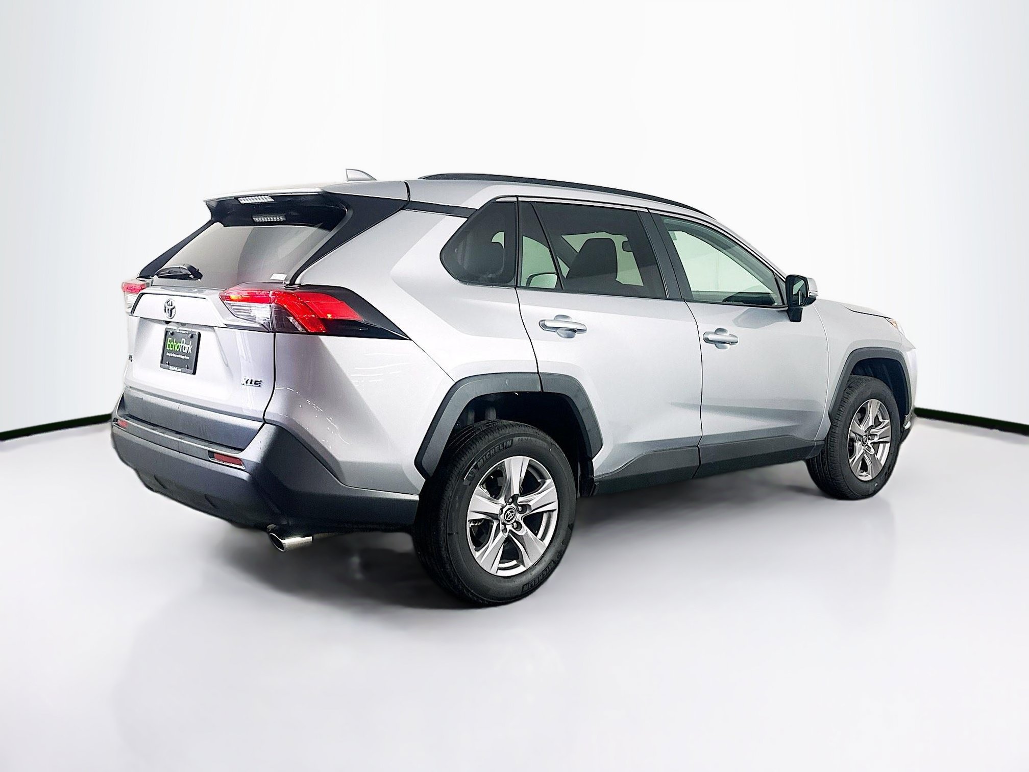 Used 2025 Toyota RAV4 XLE FWD image 9