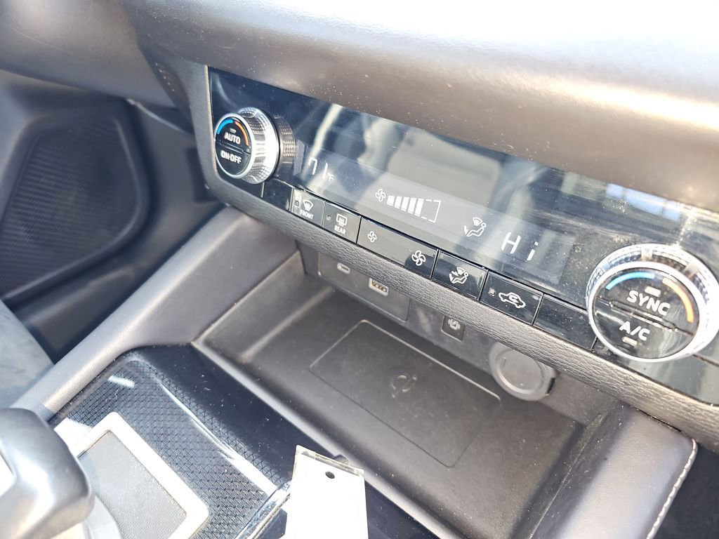 Used 2022 Mitsubishi Outlander SEL Black Edition image 19